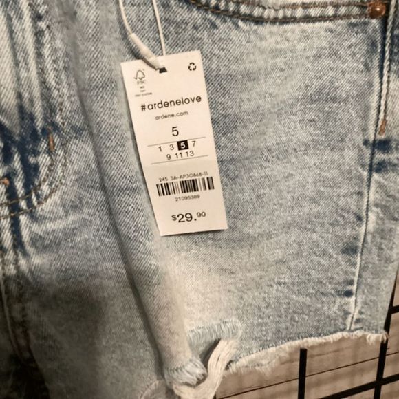 Classic Regular Rise Jean Shorts B284 - Picture 3 of 4